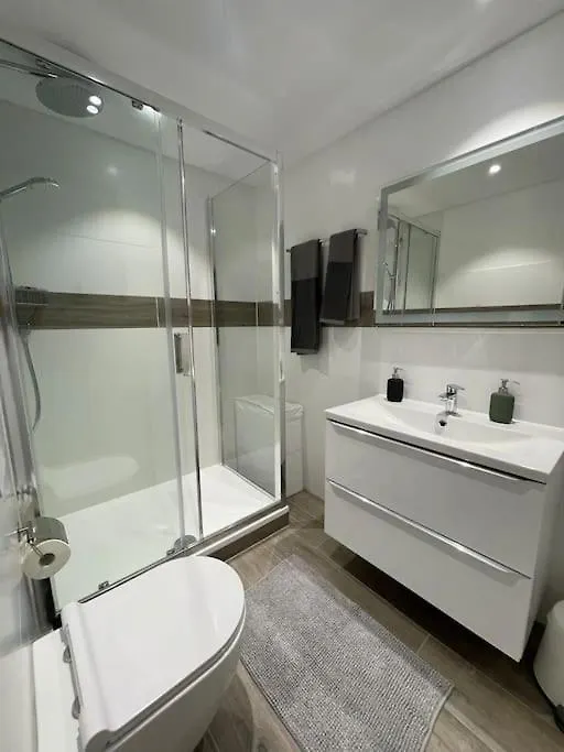 Moderne 2-Zimmer Wohnung Nahe Messe Hannover Apartment